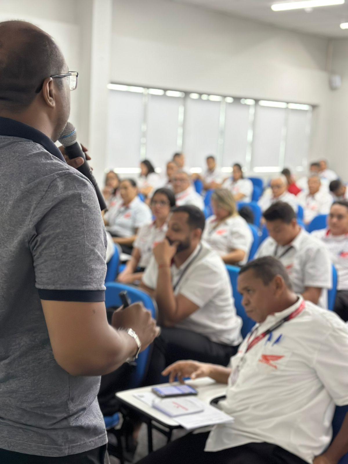 Público participando de uma edição do treinamento Eu Sou o Meu Negócio 4